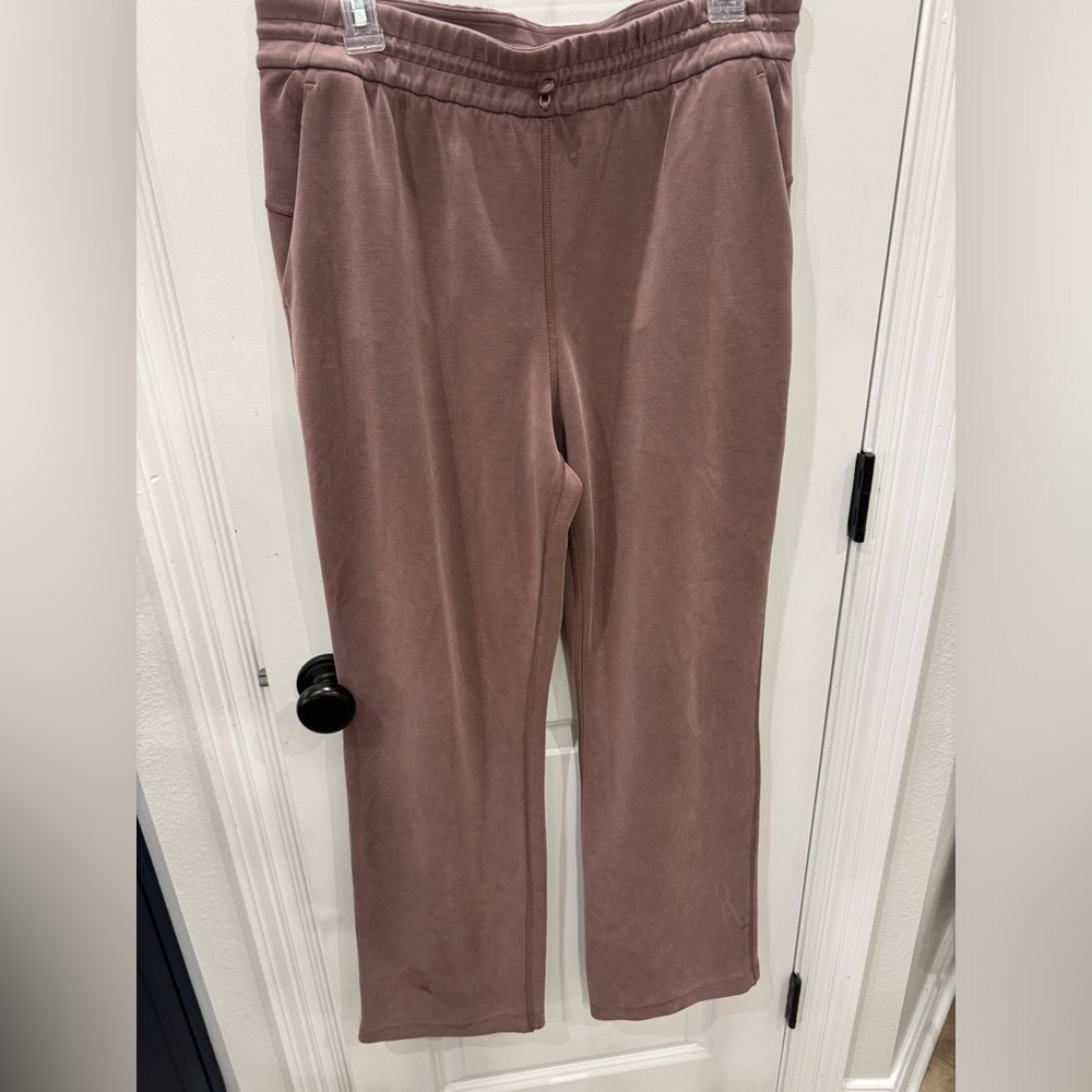 Lululemon soft stream high-rise pants
Size 10